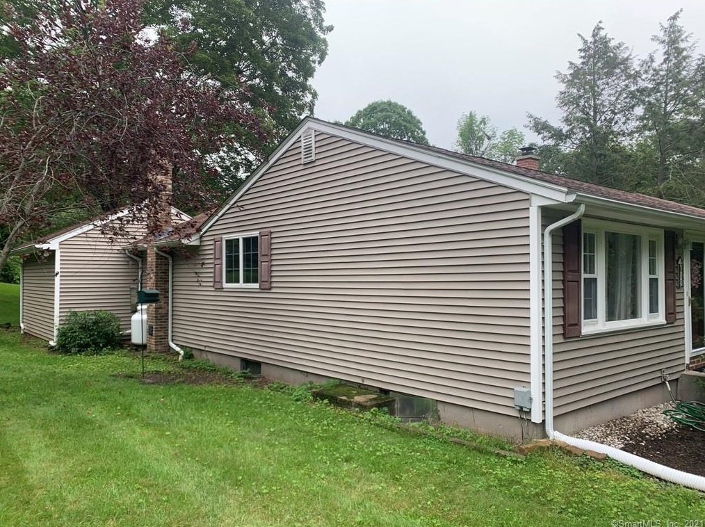 15 Freedley Rd, Pomfret Center, CT 06259
