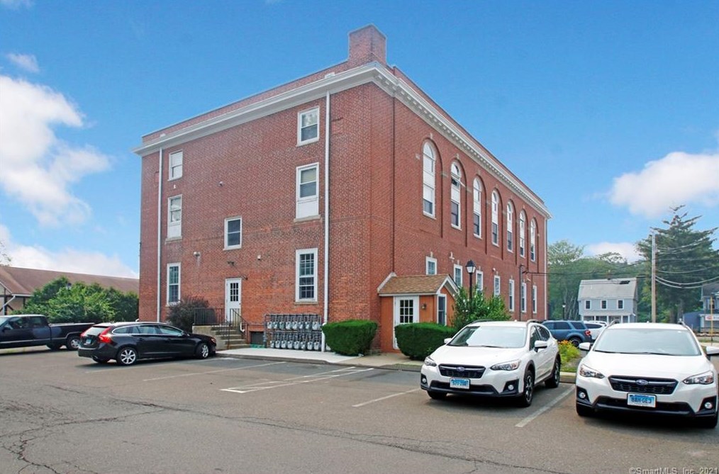 2459 Whitney Ave, New Haven CT  06518-3240 exterior