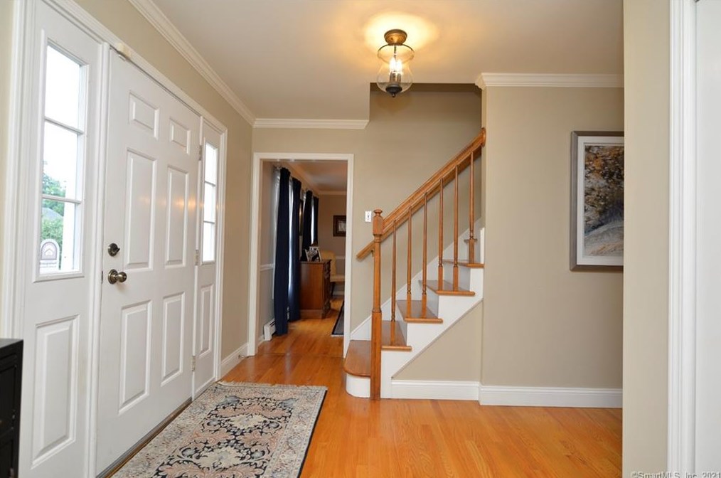 1810 Cutspring Rd, Stratford, CT 06614-1020