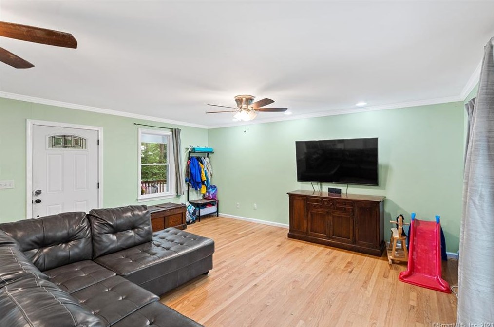 23 Oak Ridge Dr, Deep River, CT 06417