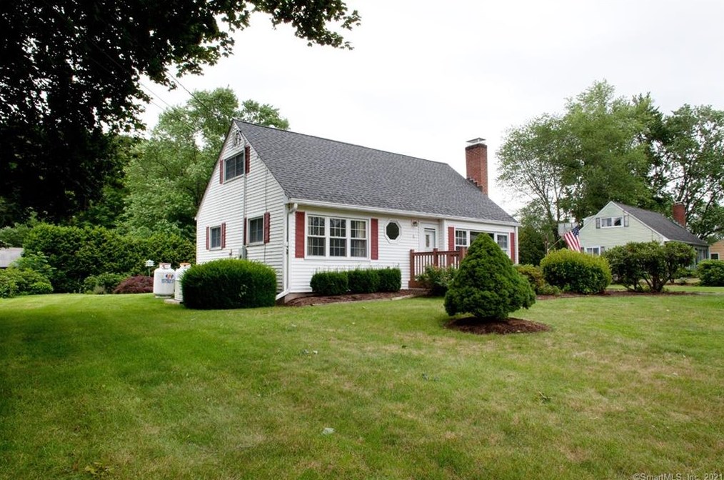 4 Fairchild Rd, Simsbury, CT 06081-9664
