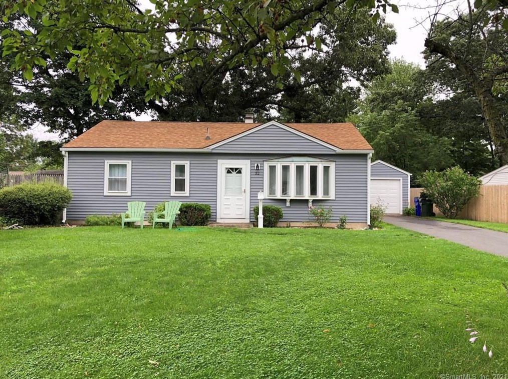 32 Walnut Cir, Windsor Locks, CT 06096