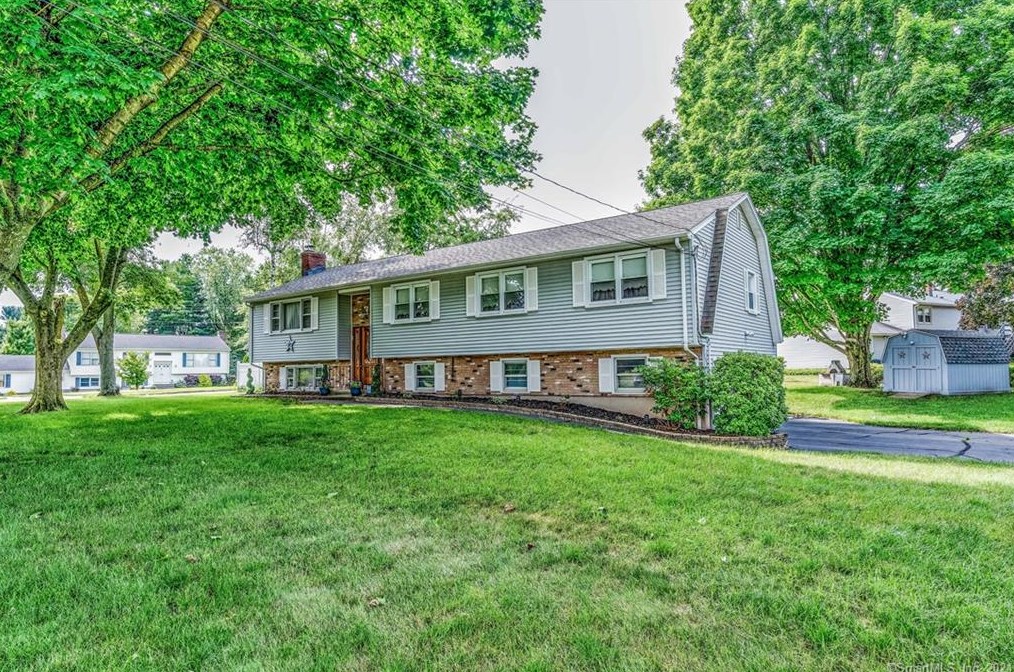 36 Surrey Dr, North Haven, CT 06473