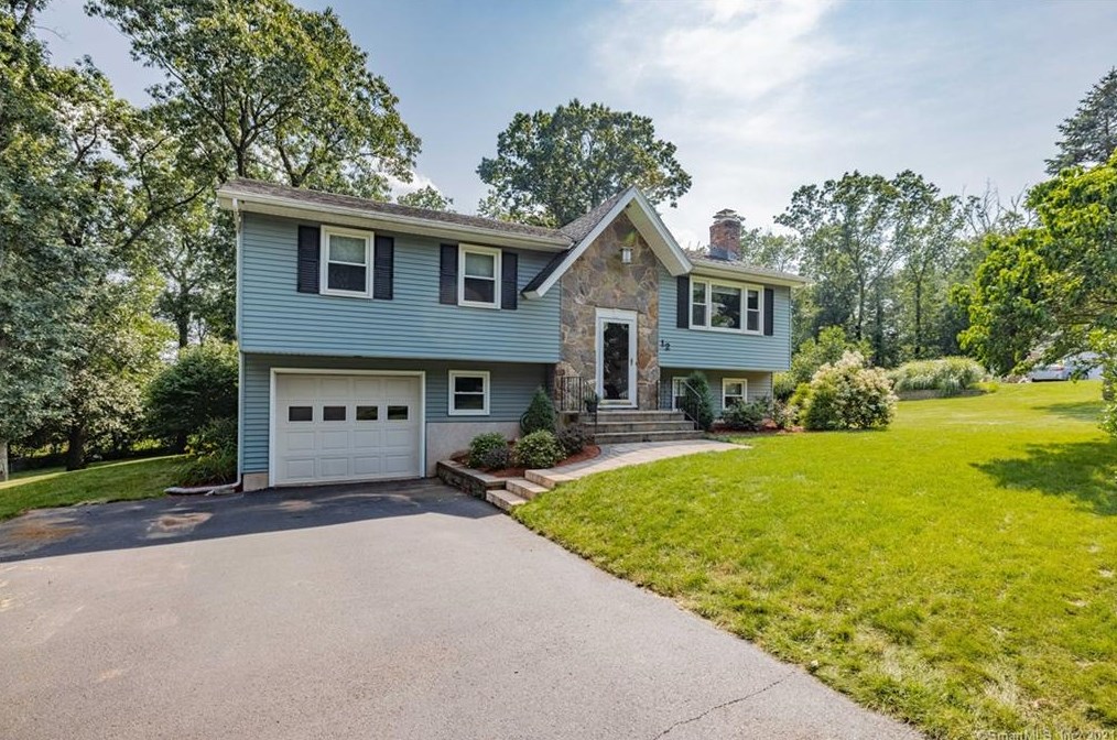 12 Dogwood Ln, Ellington, CT 06029