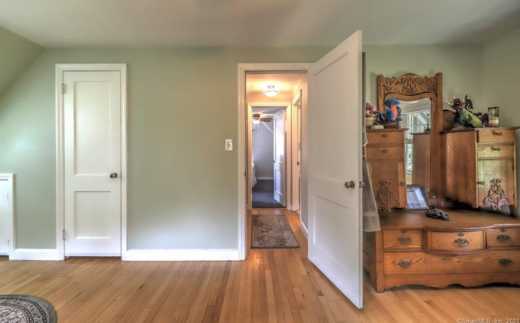 75 Housatonic Ave, Stratford CT  06615-6089 exterior