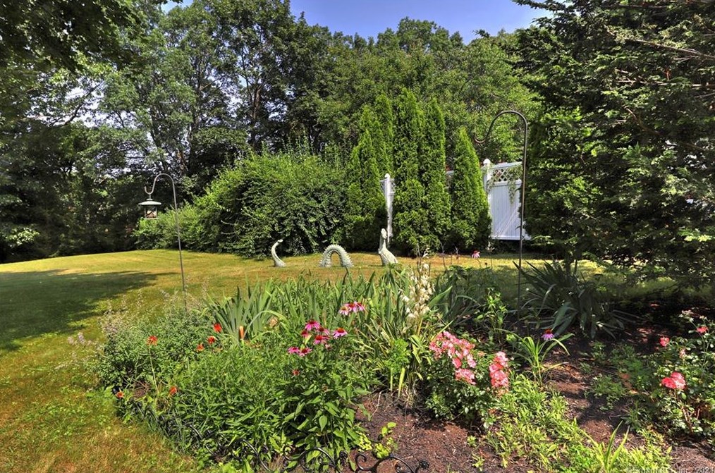 75 Housatonic Ave, Stratford CT  06615-6089 exterior