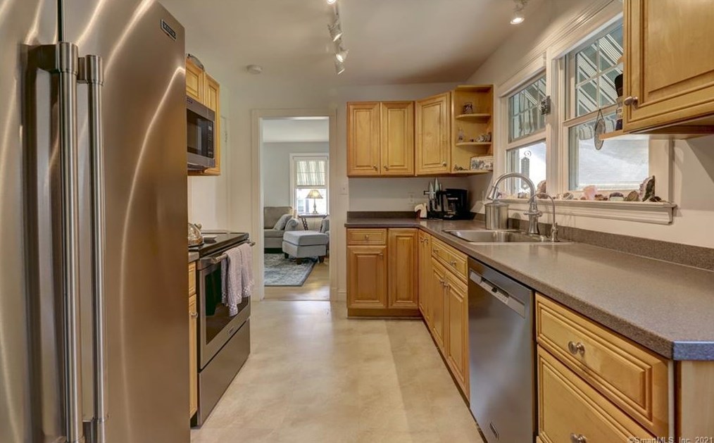 75 Housatonic Ave, Stratford CT  06615-6089 exterior