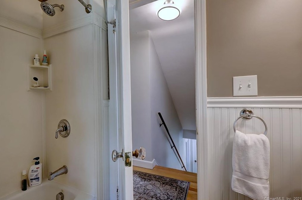 75 Housatonic Ave, Stratford CT  06615-6089 exterior