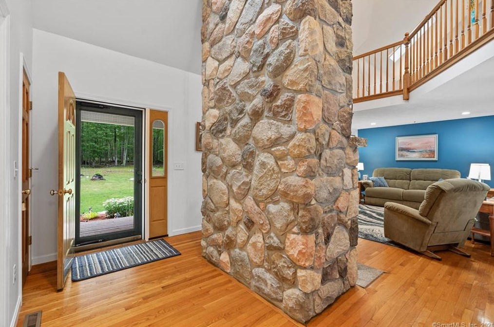 10 Wolf Ridge Gap, Gales Ferry, CT 06339