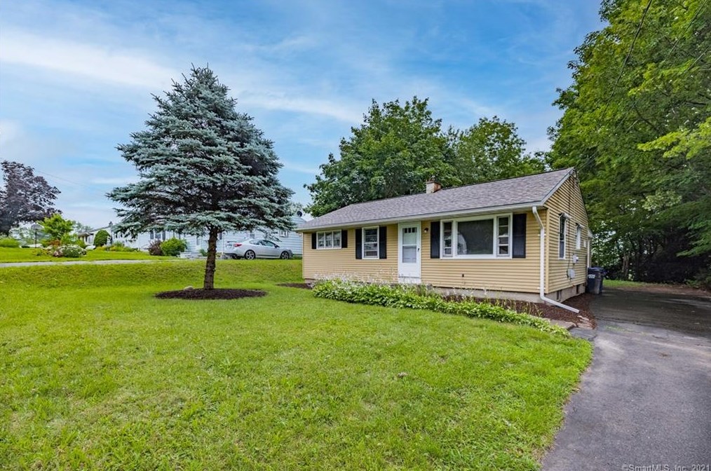3 Prospect Hill Dr, East Windsor, CT 06088