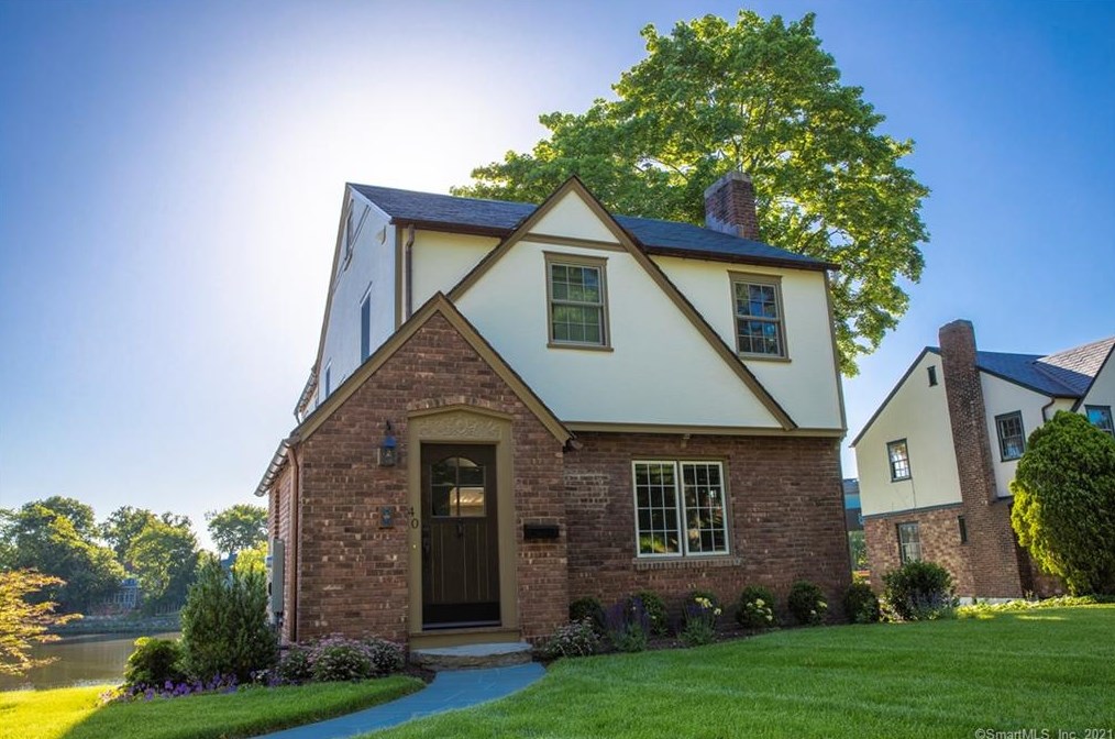40 Strickland Rd, Cos Cob, CT 06807