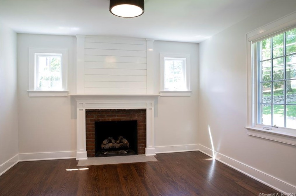 40 Strickland Rd, Cos Cob CT  06807-2729 exterior
