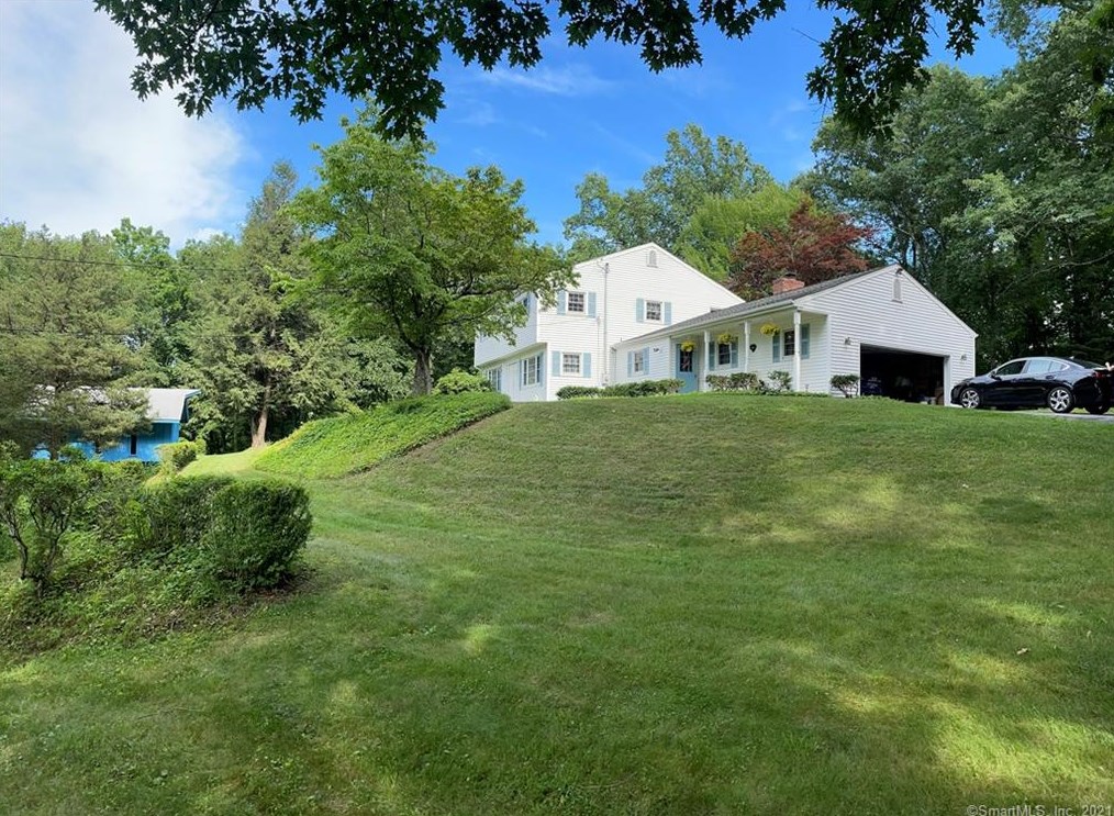 4 Gregory St, Danbury, CT 06811 exterior