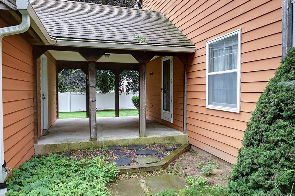 49 Farmstead Ln, Windsor, CT 06095