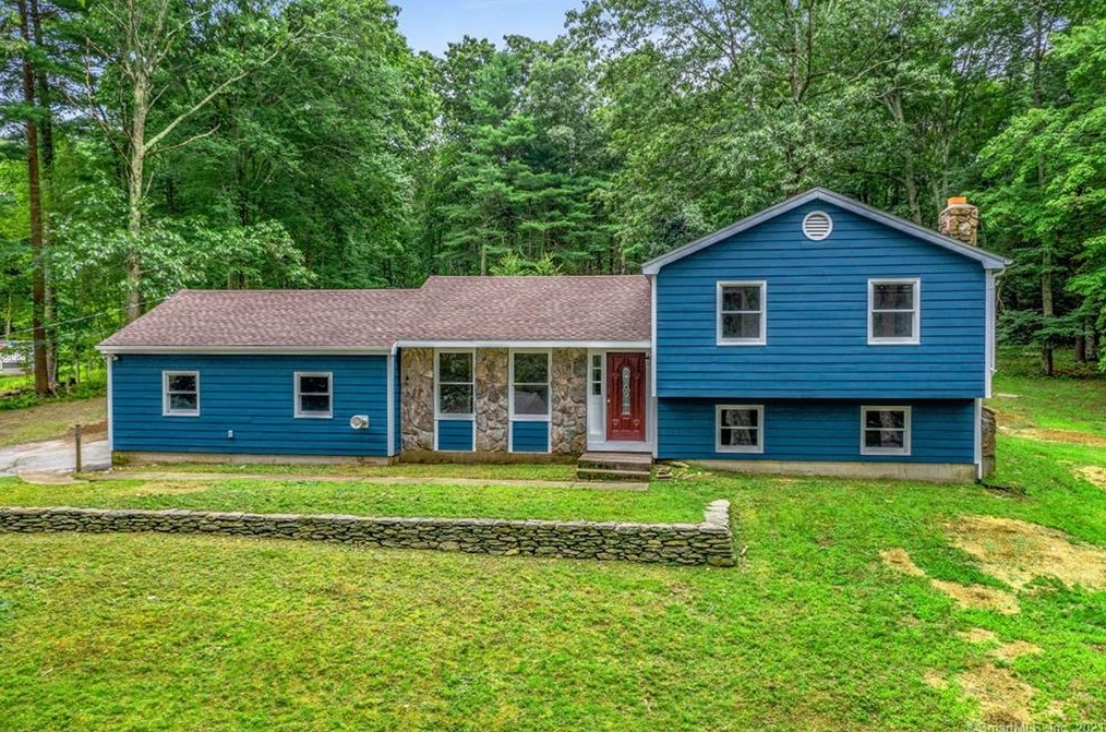 28 Pinecrest Ln, Lisbon, CT 06330-1020