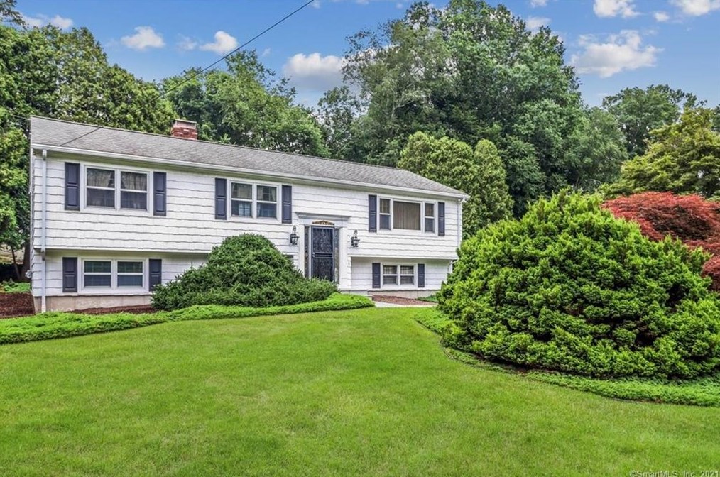 5 Toll Gate Rd, Upper Stepney, CT 06468