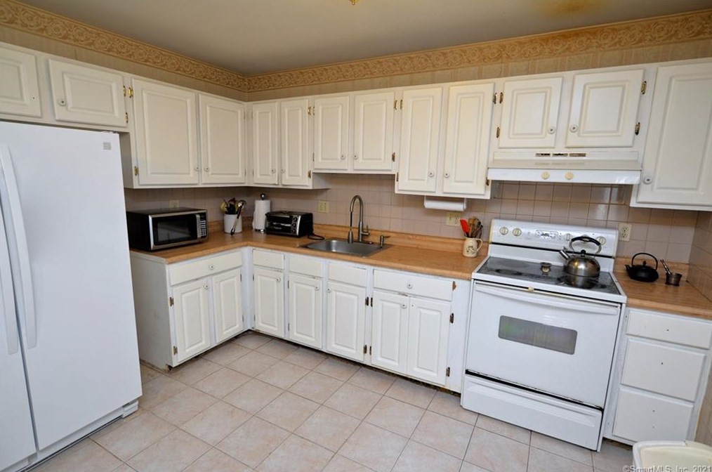 7 Eden Dr #10, Danbury, CT 06810