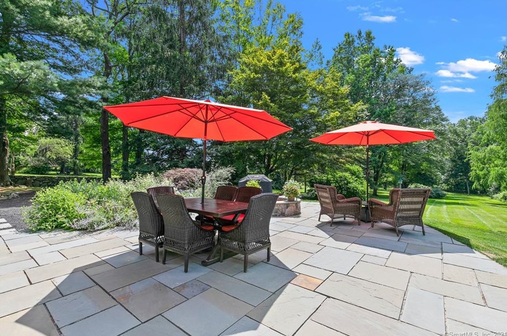 9 Gallows Hill Road Ext, West Redding CT  06896-1403 exterior