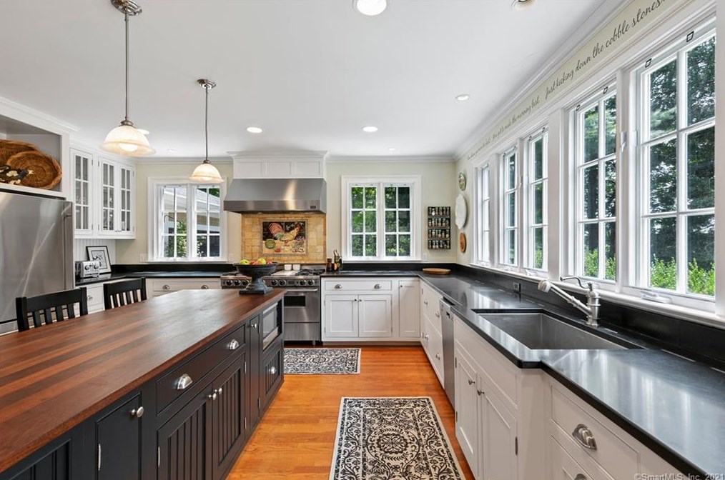 9 Gallows Hill Road Ext, West Redding CT  06896-1403 exterior