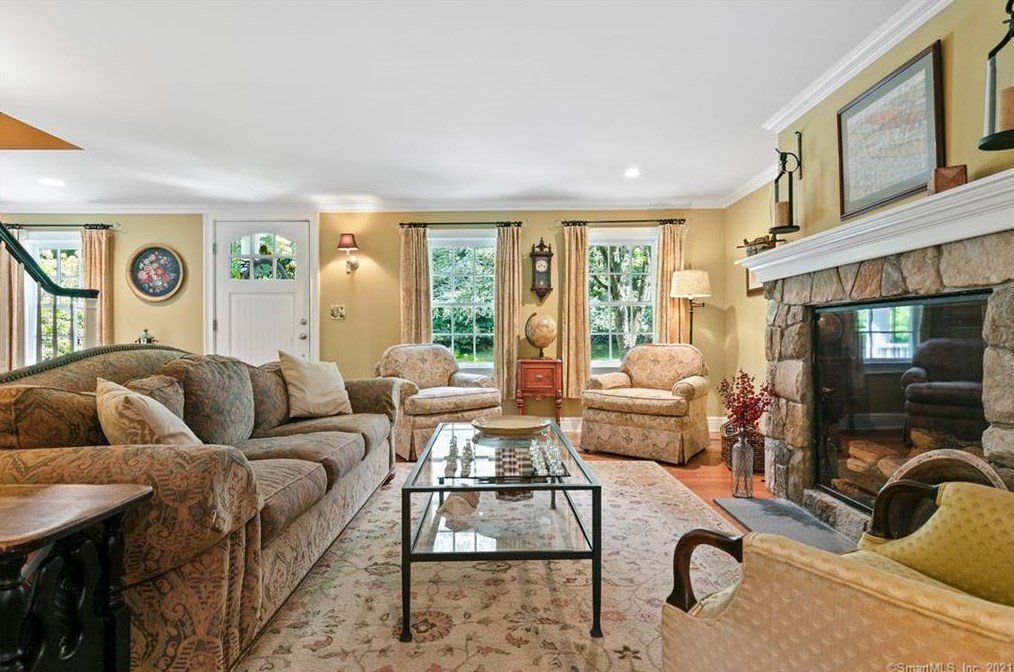 9 Gallows Hill Road Ext, West Redding CT  06896-1403 exterior