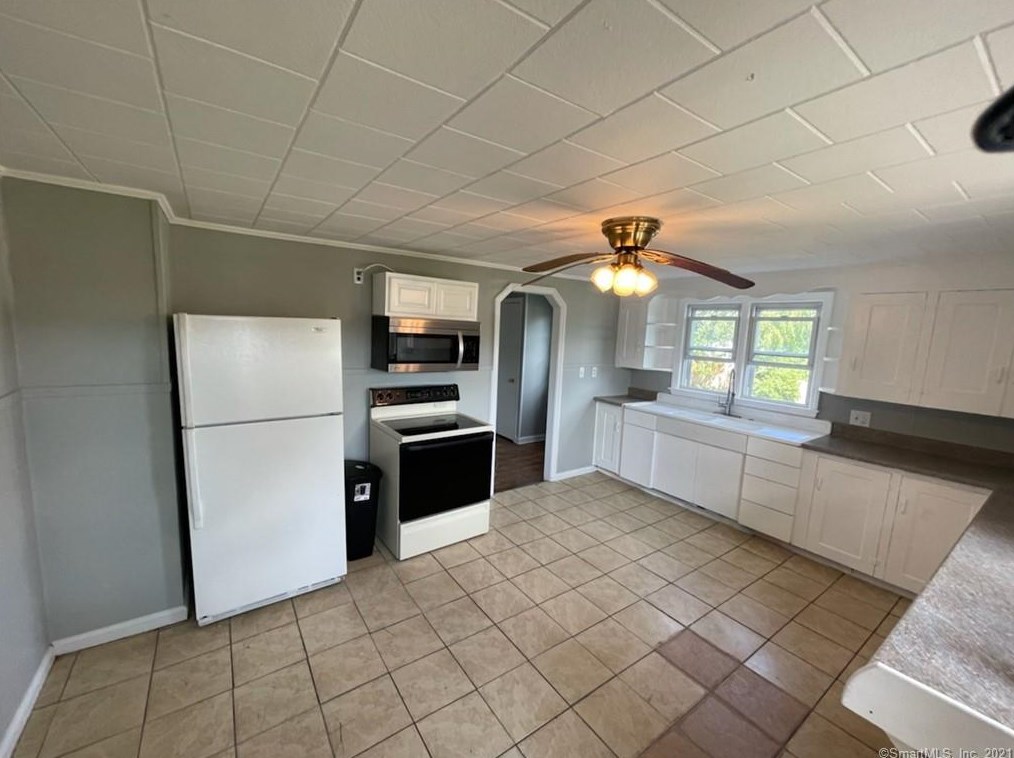 25 Margerie St, Meriden, CT 06450