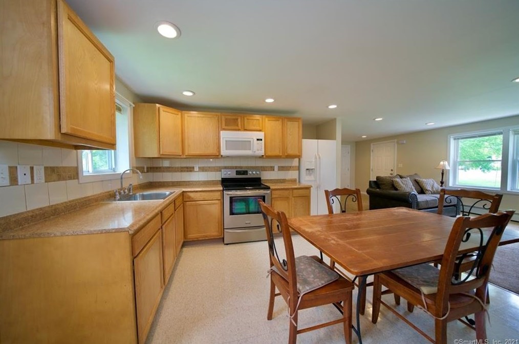 80 Windsor Ave, Vernon, CT 06066-2435