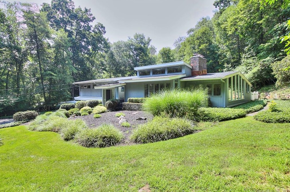 30 Stonehenge Rd, Weston, CT 06883-2634