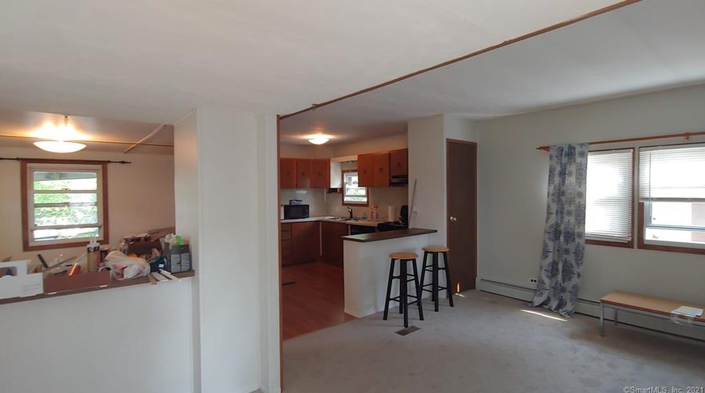 22 Mountain Dr, Huntington, CT 06484