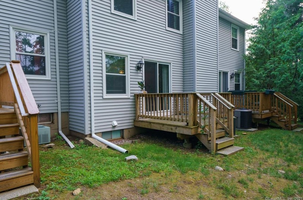 29 Kathleen Dr, Chestnut Hill CT  06226-1235 exterior