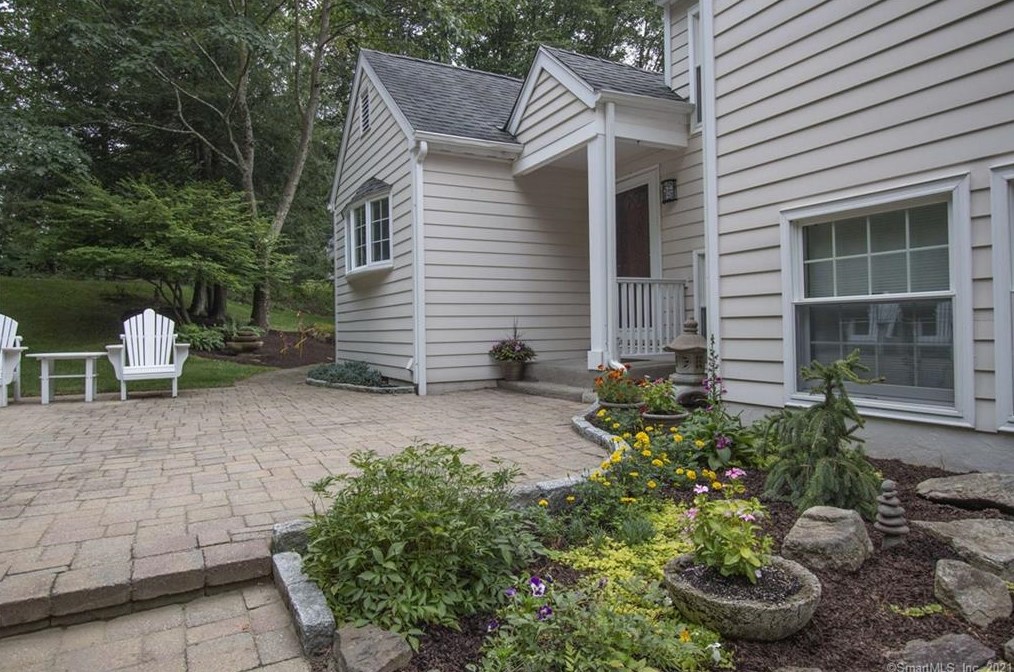 28 Mead Ridge Ln, Ridgefield, CT 06877