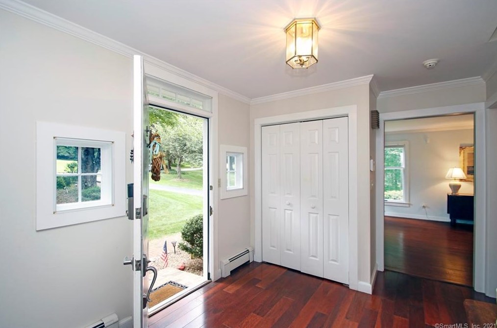 51 Hannah Ln, Upper Stepney, CT 06468