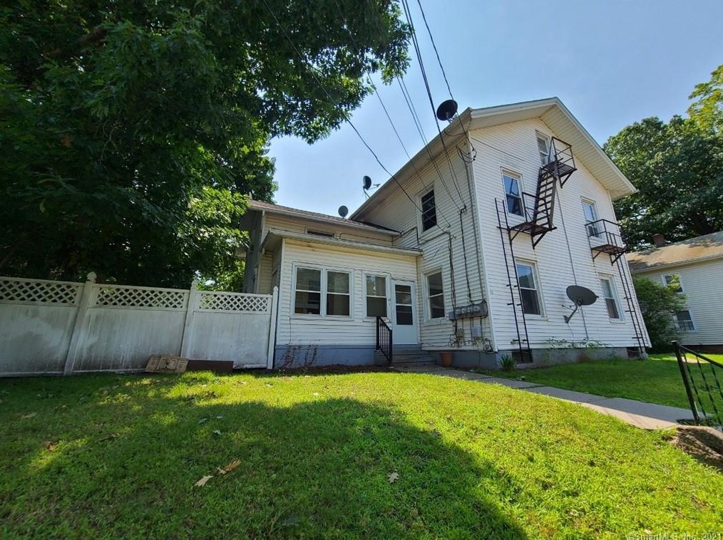 52 Cherry St, Meriden, CT 06451-5518