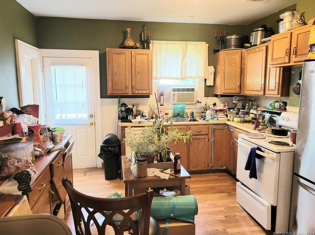 24 Holbrook St, Ansonia, CT 06401
