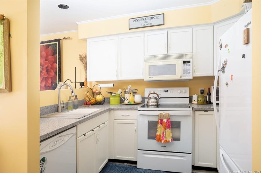 80 N Elm St #2h, Canaan, CT 06018