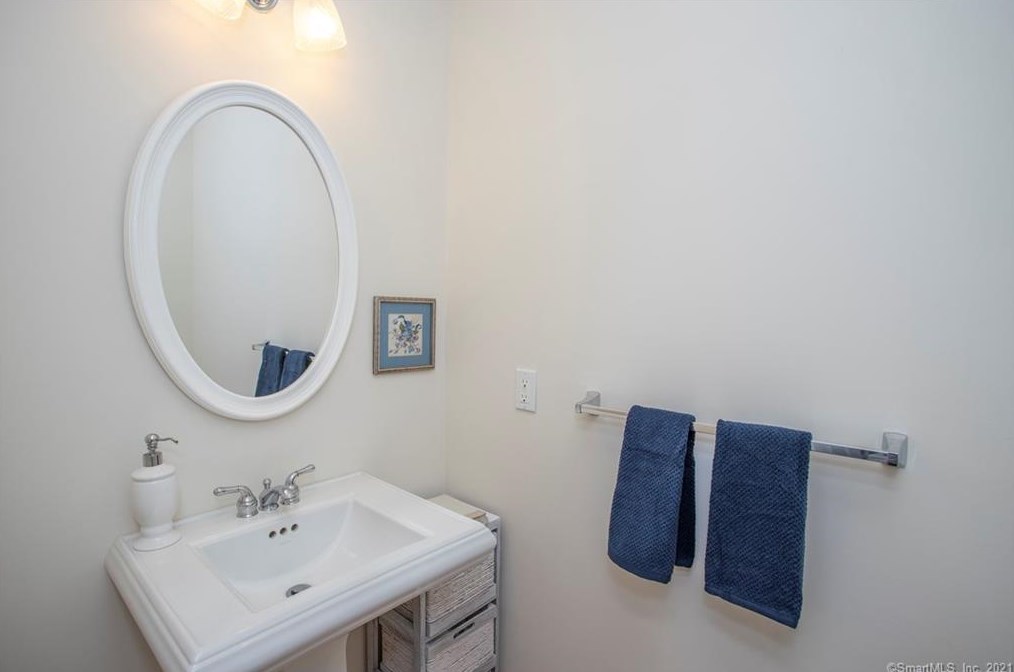 1 Blue Heron Way, Fenwick CT  06475-1636 exterior