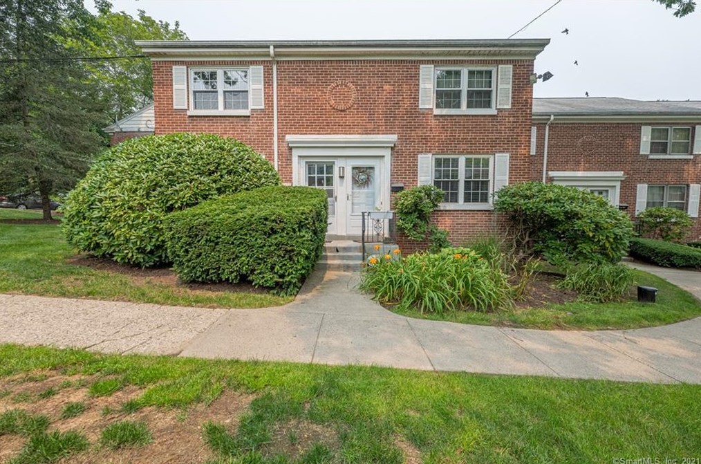 61 Kohanza St, Danbury, CT 06811 exterior
