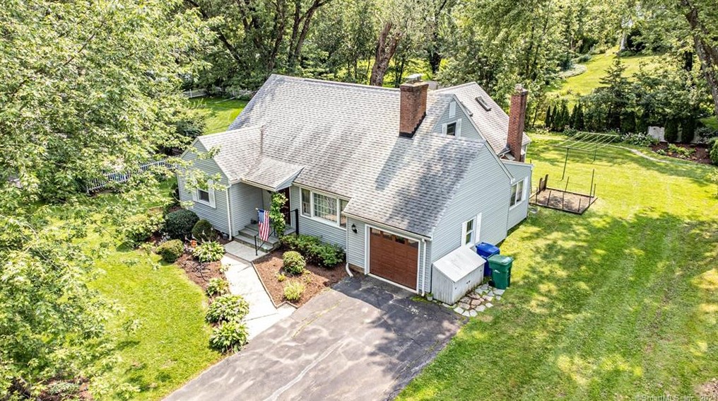 21 Kenwood Cir, Bloomfield, CT 06002