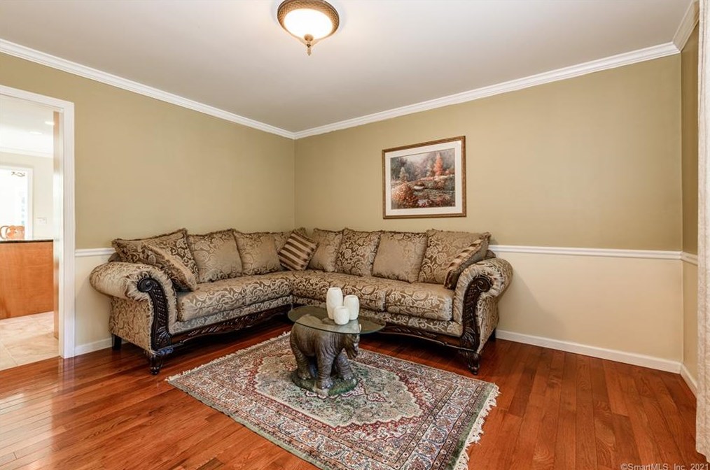 10 Junior Rd, Farmington, CT 06032