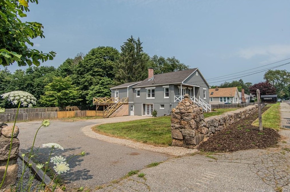 31 Vivian St, Waterford, CT 06385
