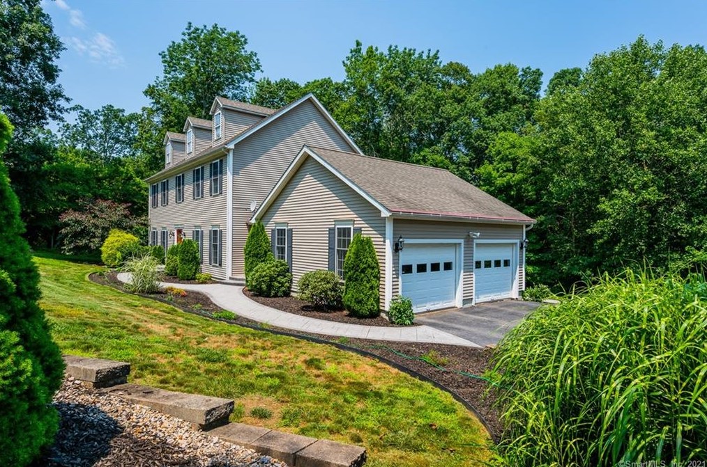 13 Sable Dr, Gales Ferry, CT 06339