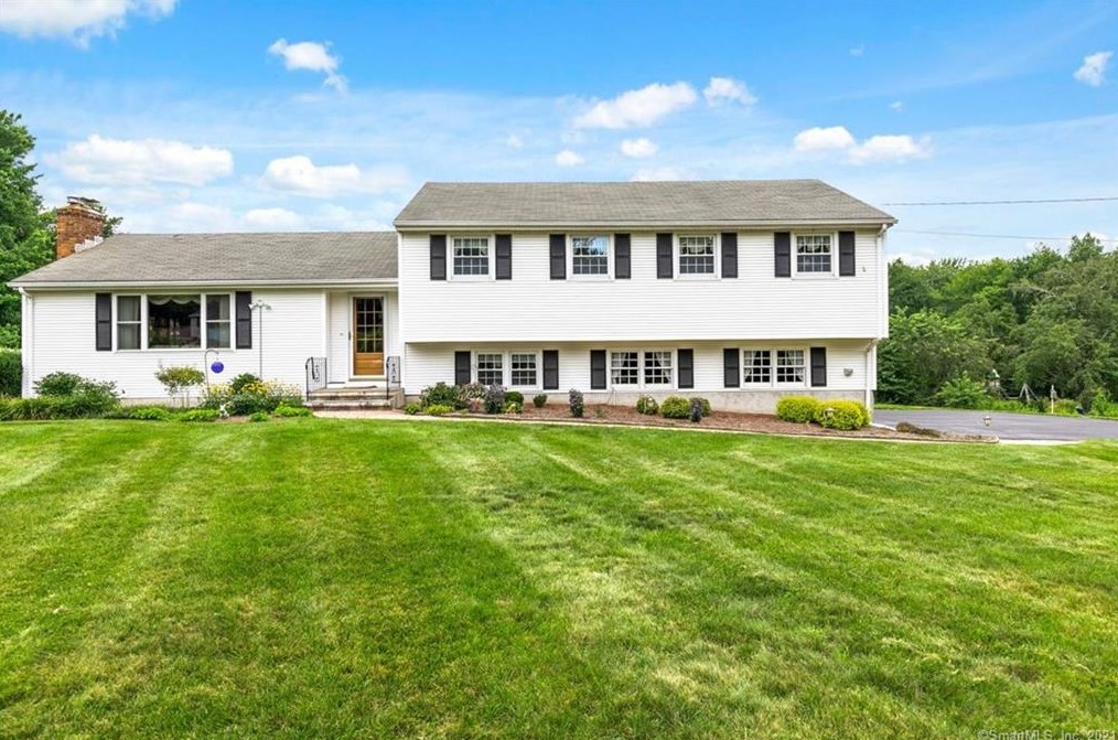 20 Salem Ridge Dr, Colchester, CT 06420