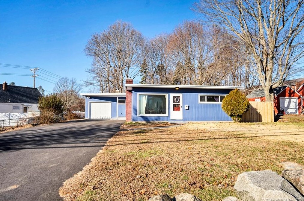 303 Brandegee Ave, Groton, CT 06340