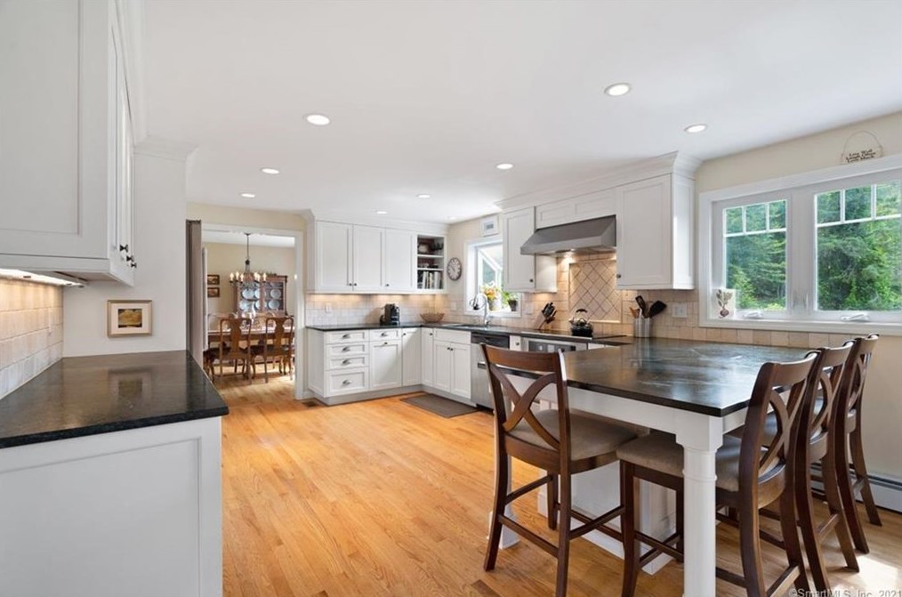 161 Race Hill Rd, Madison CT  06443-1692 exterior