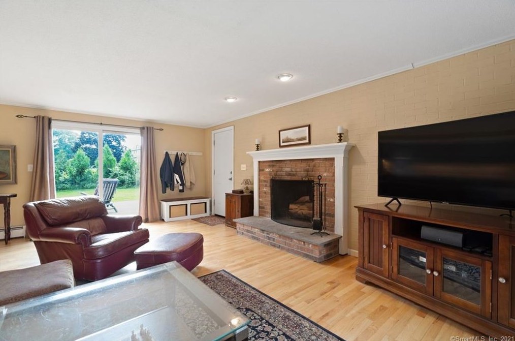 161 Race Hill Rd, Madison CT  06443-1692 exterior