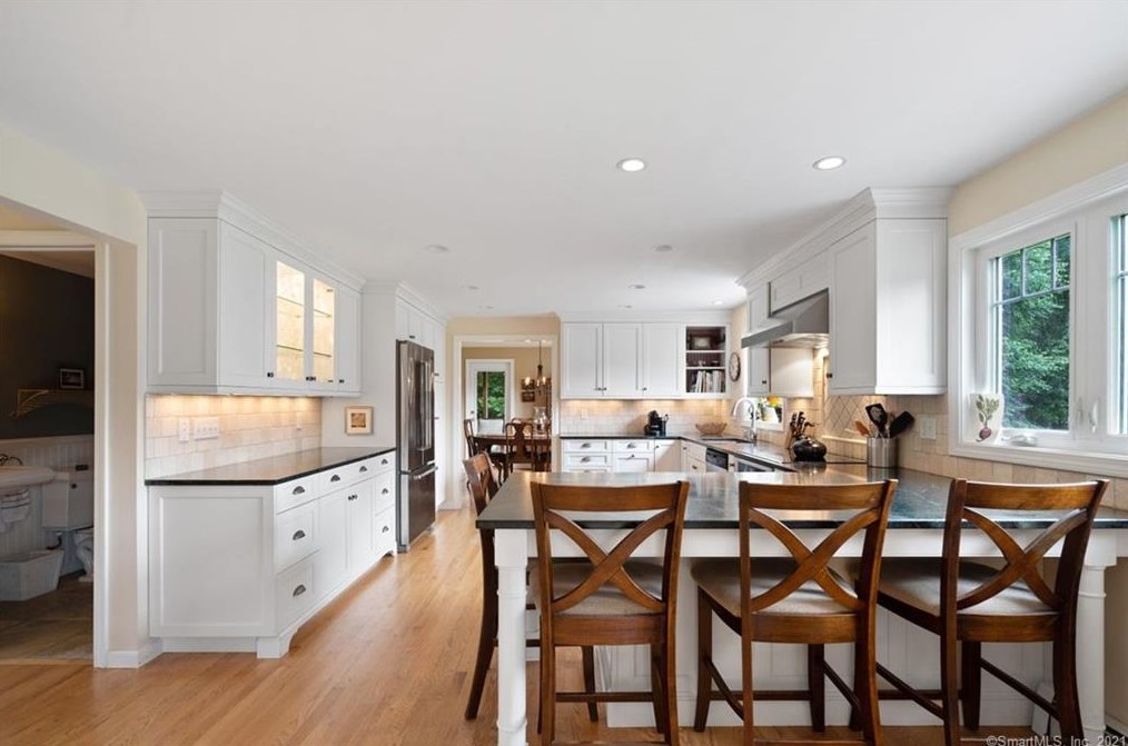 161 Race Hill Rd, Madison CT  06443-1692 exterior