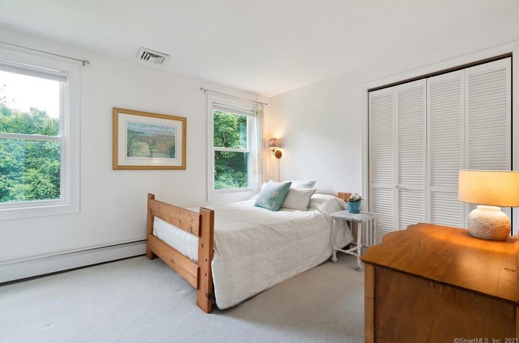 161 Race Hill Rd, Madison CT  06443-1692 exterior