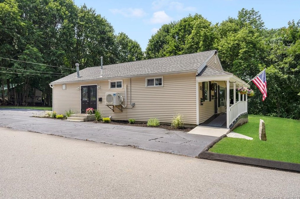 26 Pond St, Plainfield, CT 06374-1748