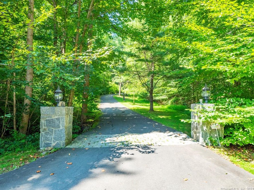 6 Putnam Hill Dr, West Redding, CT 06896 exterior