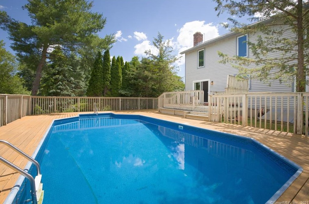 1 Harnish Ln, Wallingford, CT 06492
