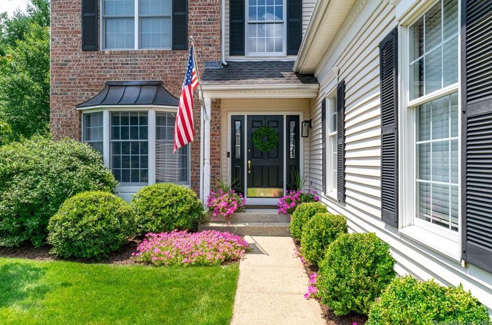 7 Ashley Ct, Danbury, CT 06810